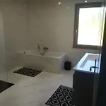 Villa, Gerardmer, Sauna, Spa Jacuzzi, Baby Foot, Terrasse, 8 Personnes, 4 Chambres, 2 Salles De Bain *