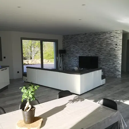 Villa, Gerardmer, Sauna, Spa Jacuzzi, Baby Foot, Terrasse, 8 Personnes, 4 Chambres, 2 Salles De Bain *