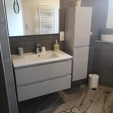 Villa, Gerardmer, Sauna, Spa Jacuzzi, Baby Foot, Terrasse, 8 Personnes, 4 Chambres, 2 Salles De Bain *