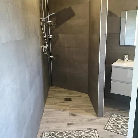 Villa Villa, Gerardmer, Sauna, Spa Jacuzzi, Baby Foot, Terrasse, 8 Personnes, 4 Chambres, 2 Salles De Bain Liézey