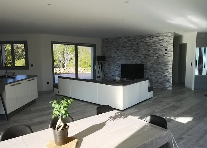 Villa, Gerardmer, Sauna, Spa Jacuzzi, Baby Foot, Terrasse, 8 Personnes, 4 Chambres, 2 Salles De Bain *