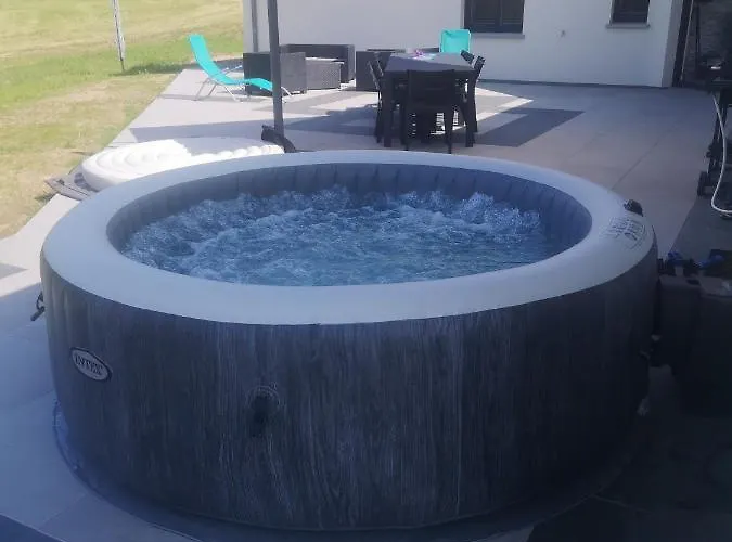 Villa, Gerardmer, Sauna, Spa Jacuzzi, Baby Foot, Terrasse, 8 Personnes, 4 Chambres, 2 Salles De Bain Liézey